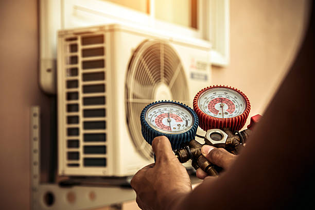 Professional Hvac technician working in Charleston Afb, SC